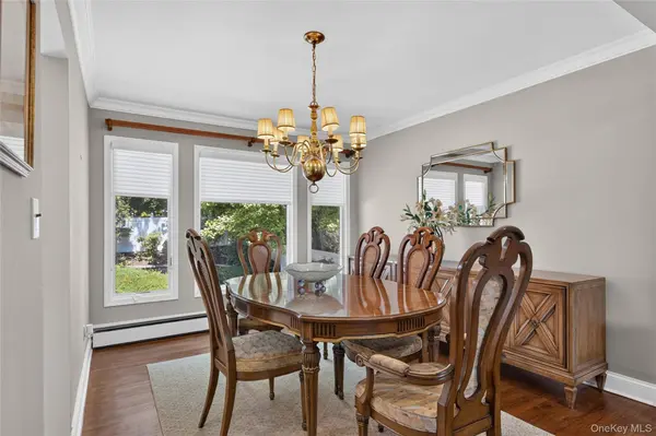 7 Chatham RD, Commack, NY 11725