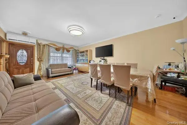 102-08 62nd RD, Forest Hills, NY 11375