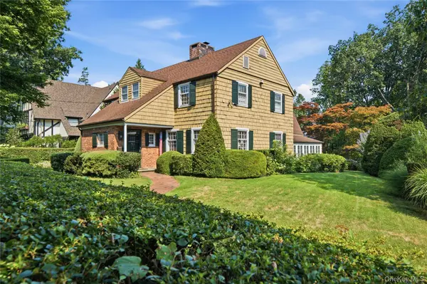 255 Manor RD, Douglaston, NY 11363