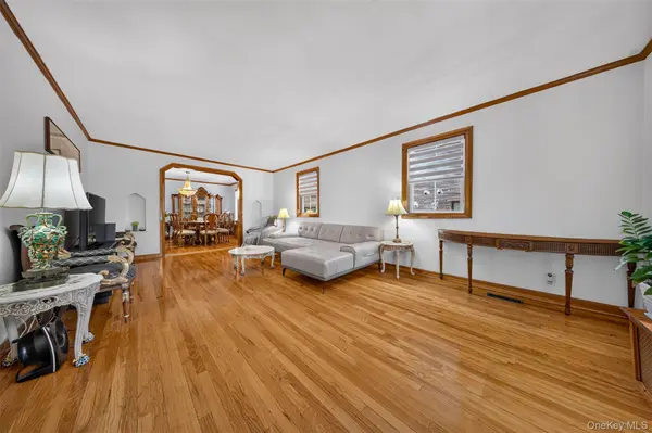 186-32 Avon RD, Jamaica Estates, NY 11432