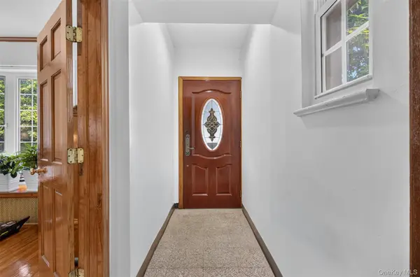 186-32 Avon RD, Jamaica Estates, NY 11432