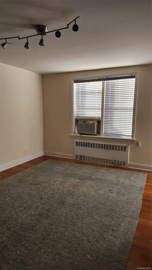 105-37 64 AVE #6E, Forest Hills, NY 11375