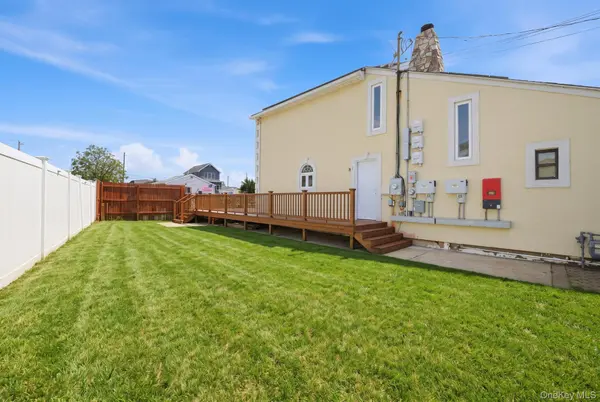 3 Marjorie LN, East Rockaway, NY 11518