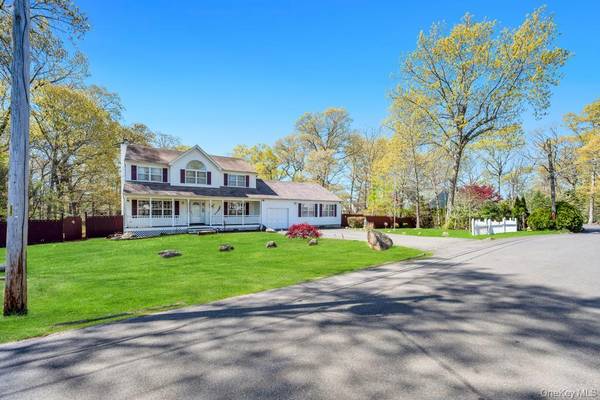 32 Prince RD, Rocky Point, NY 11778