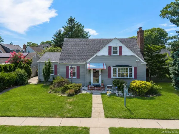 295 Ivy AVE, Westbury, NY 11590