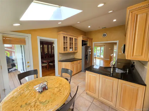 177 Forest DR, Jericho, NY 11753