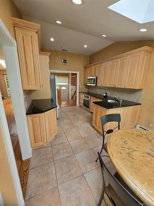 177 Forest DR, Jericho, NY 11753