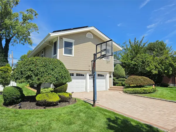 177 Forest DR, Jericho, NY 11753