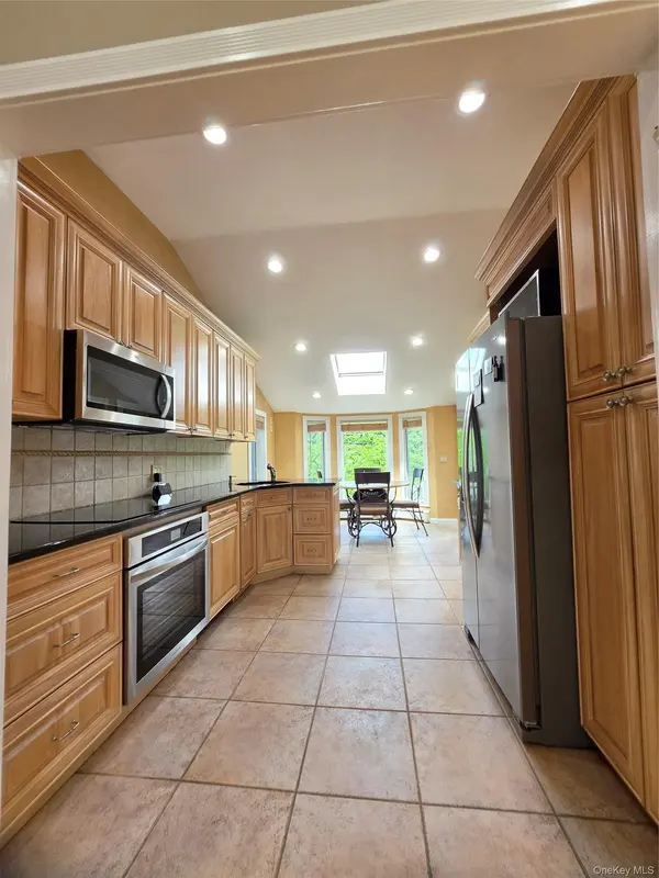 177 Forest DR, Jericho, NY 11753