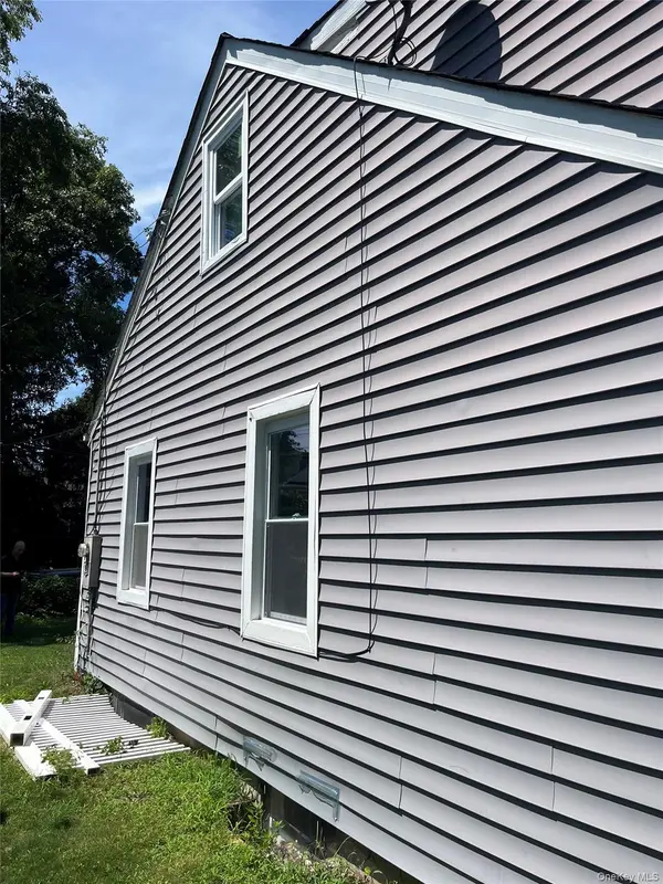 32 7th AVE, Huntington Station, NY 11746