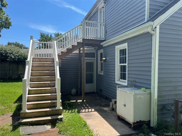 32 7th AVE, Huntington Station, NY 11746