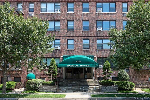 120 Horton HWY #c2, Mineola, NY 11501