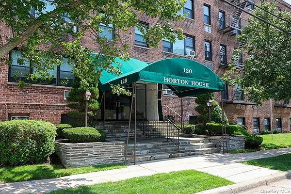 120 Horton HWY #c2, Mineola, NY 11501