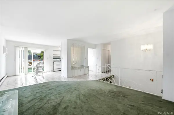 835 7th ST, West Babylon, NY 11704