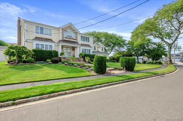 150 Harborview DR, Massapequa, NY 11758