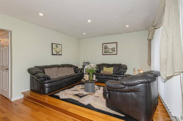 977 Third AVE, Franklin Square, NY 11010