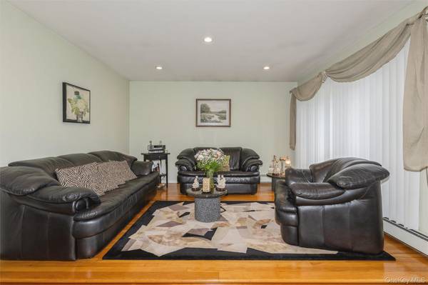 977 Third AVE, Franklin Square, NY 11010