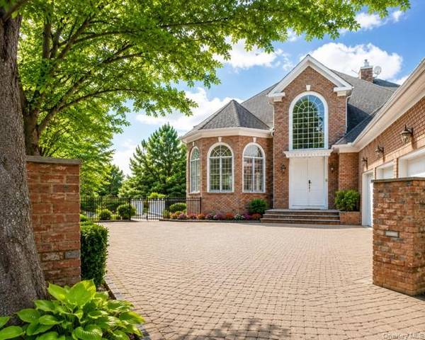 63 Charney CT, Manhasset, NY 11030