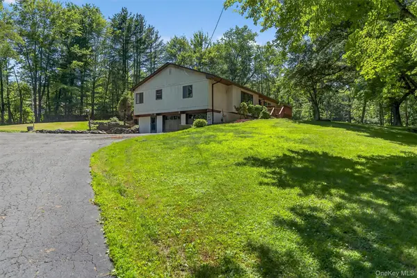 351 Ski Run RD, Bloomingburg, NY 12721