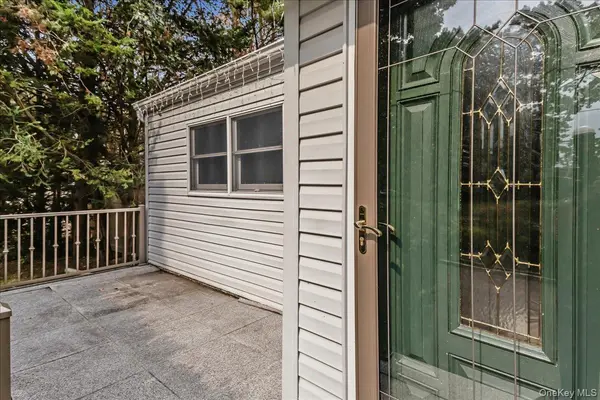 1091 Westminster AVE, Dix Hills, NY 11746