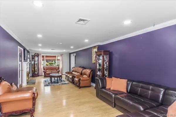 1091 Westminster AVE, Dix Hills, NY 11746