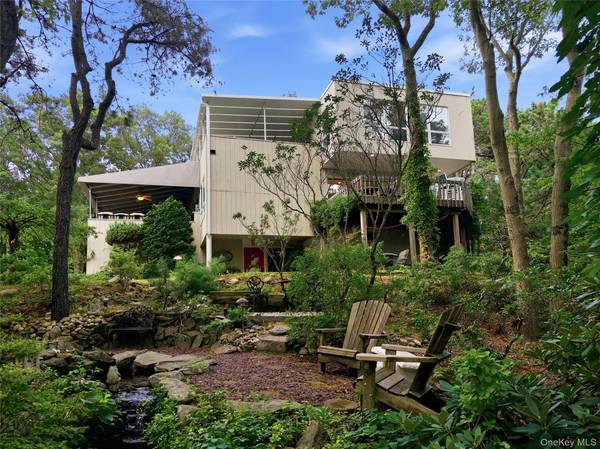 15 Eagle Rock HL, Centerport, NY 11721