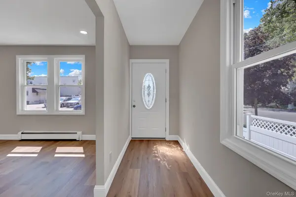 15 Stratford AVE, Williston Park, NY 11596