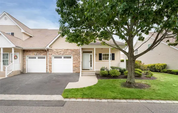 7 Pond CIR, Mount Sinai, NY 11766
