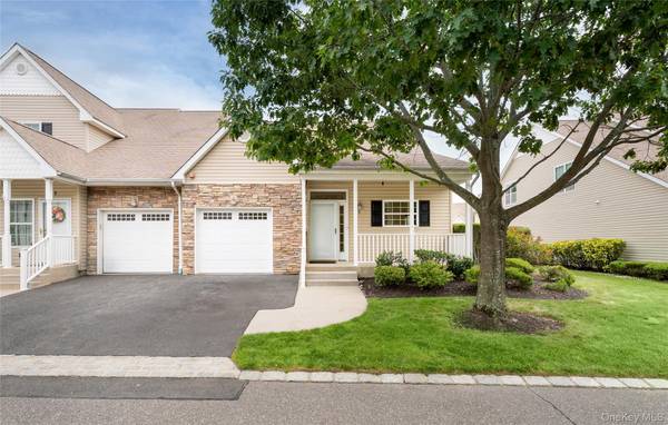 7 Pond CIR, Mount Sinai, NY 11766