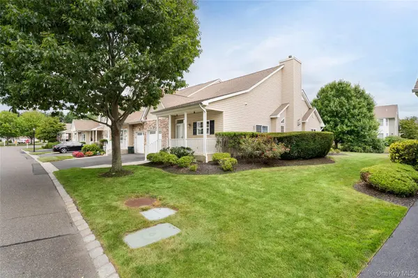 7 Pond CIR, Mount Sinai, NY 11766