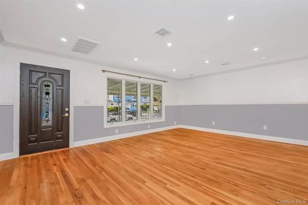 2088 Renfrew AVE, Elmont, NY 11003
