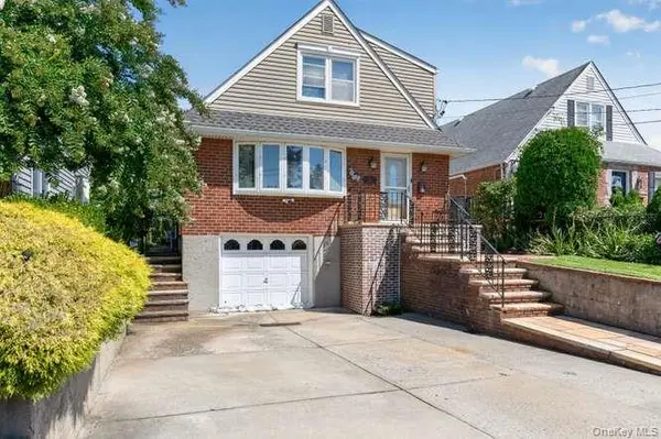 43 Stewart AVE, Garden City, NY 11530