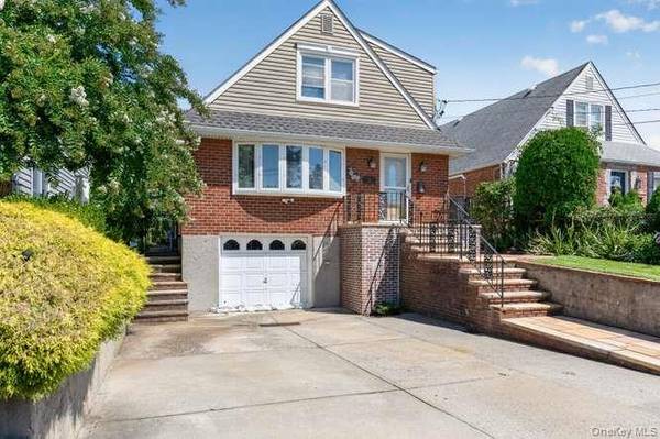43 Stewart AVE, Garden City, NY 11530