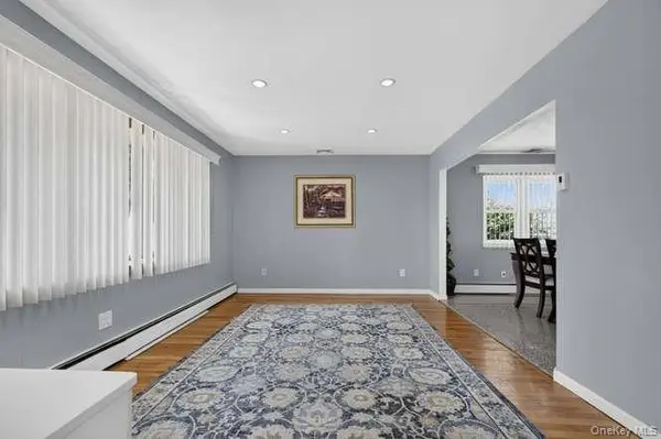43 Stewart AVE, Garden City, NY 11530