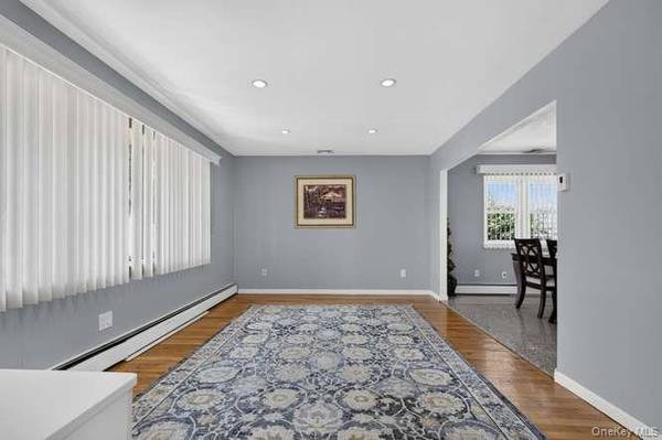 43 Stewart AVE, Garden City, NY 11530