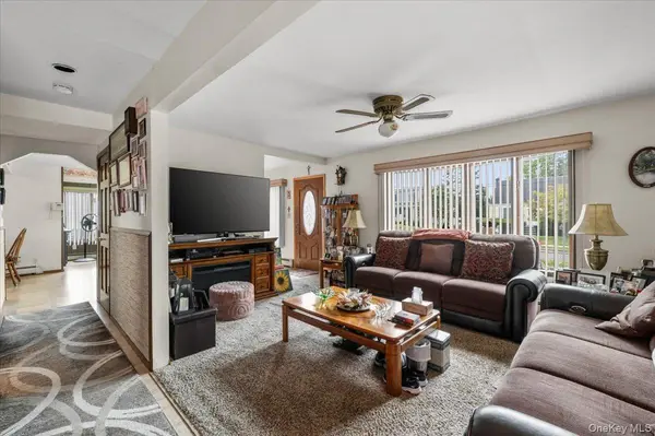 10 Enness AVE, Bethpage, NY 11714