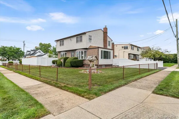 10 Enness AVE, Bethpage, NY 11714