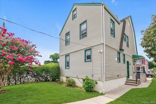141 Elmwood ST, Valley Stream, NY 11581