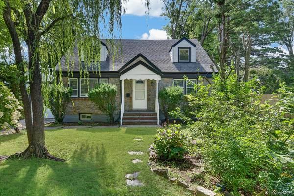 343 Sylvan LN, Westbury, NY 11590