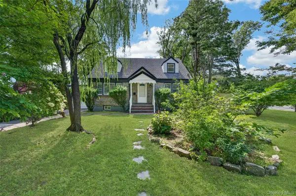343 Sylvan LN, Westbury, NY 11590