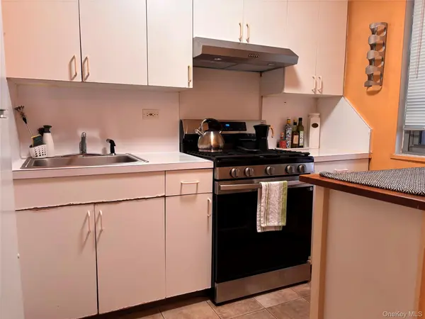 61-25 97th ST #6E, Rego Park, NY 11374