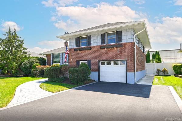 4039 Hahn AVE, Bethpage, NY 11714