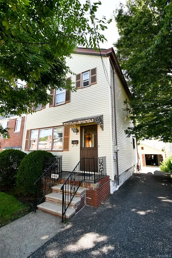 1313 126th ST, College Point, NY 11356