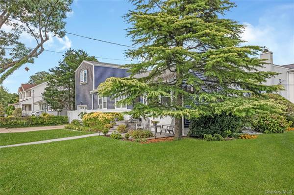 108 Woods AVE, Malverne, NY 11565