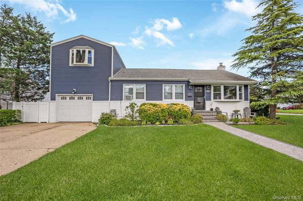 108 Woods AVE, Malverne, NY 11565