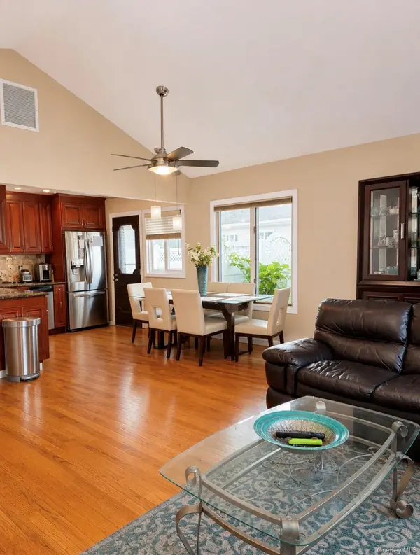 2426 Freeport ST, Wantagh, NY 11793