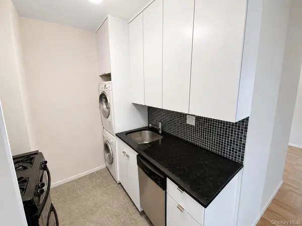 27110 Grand Central Pkwy #2U, Floral Park, NY 11005