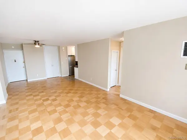 27110 Grand Central Pkwy #2U, Floral Park, NY 11005
