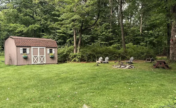 33 Twin Bridges RD, Copake, NY 12516