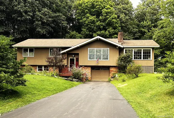 33 Twin Bridges RD, Copake, NY 12516